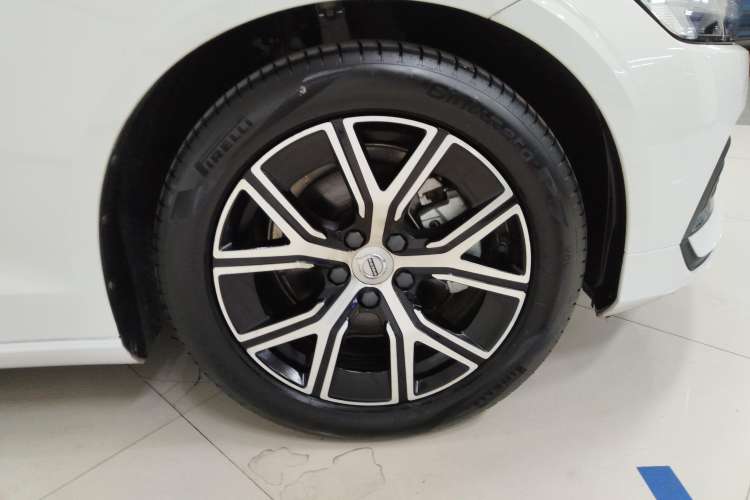 Used Volvo S60 2023 B4 Zhiyi Luxury Edition Left Front Wheel Hub