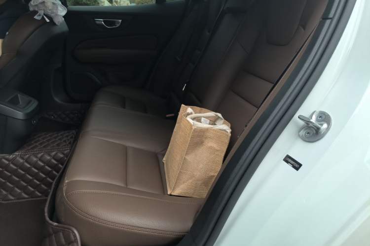 Used Volvo S60 2023 B4 Zhiyuan Sport Edition Left Rear Seat