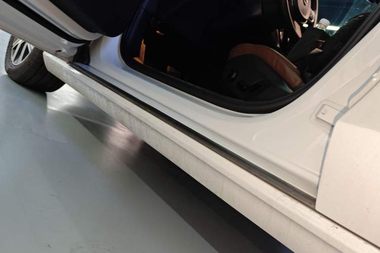 Used Volvo S60 2023 B4 Zhiyi Luxury Edition Left Side Sill