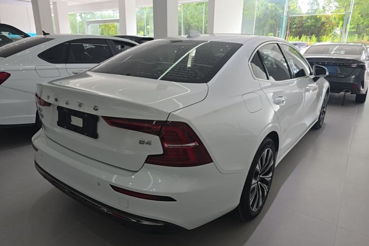 Used Volvo S60 2023 B4 Zhiyuan Luxury Edition Rear Right 45 Deg