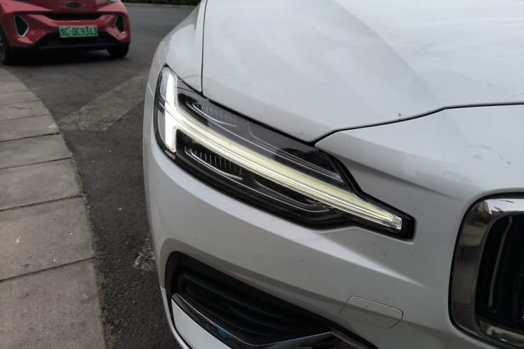 Used Volvo S60 2023 B4 Zhiyuan Sport Edition Right Front Headlight