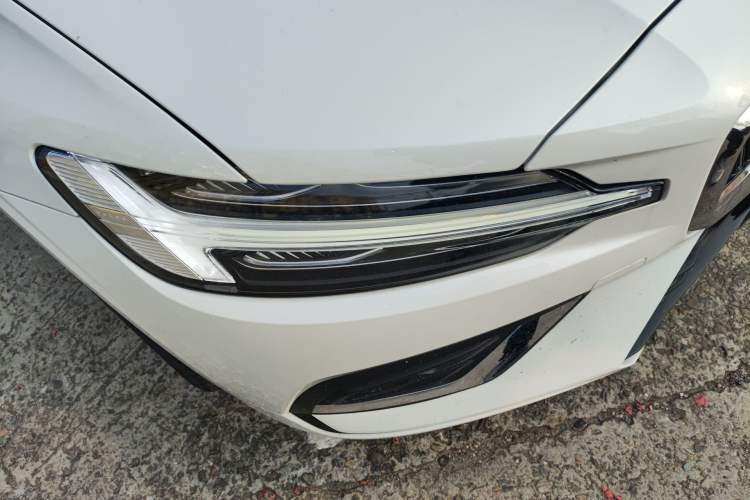 Used Volvo S60 2023 B4 Zhiyuan Luxury Edition Right Front Headlight