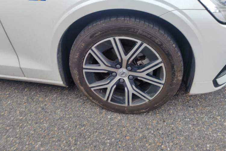 Used Volvo S60 2023 B4 Zhiyi Luxury Edition Right Front Wheel Hub