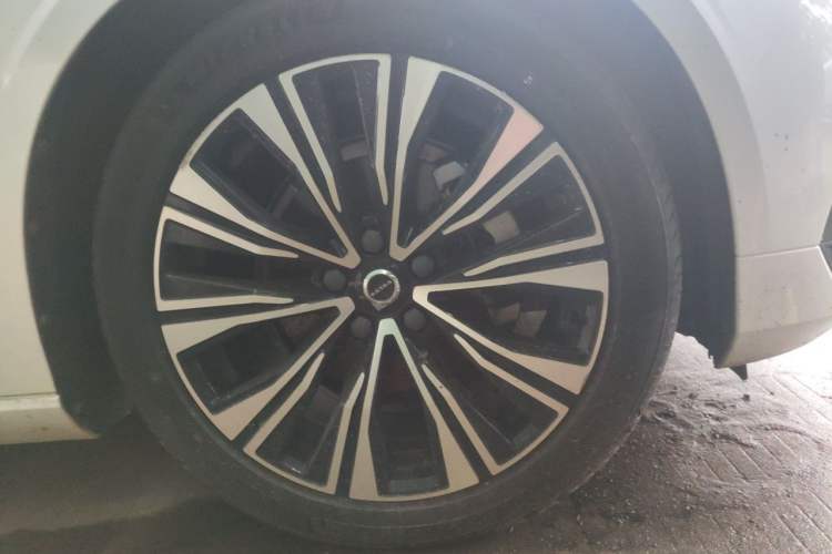 Used Volvo S60 2023 B4 Zhiyuan Luxury Edition Right Front Wheel Hub