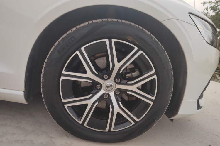 Used Volvo S60 2023 B4 Zhiyi Luxury Edition Right Front Wheel Hub