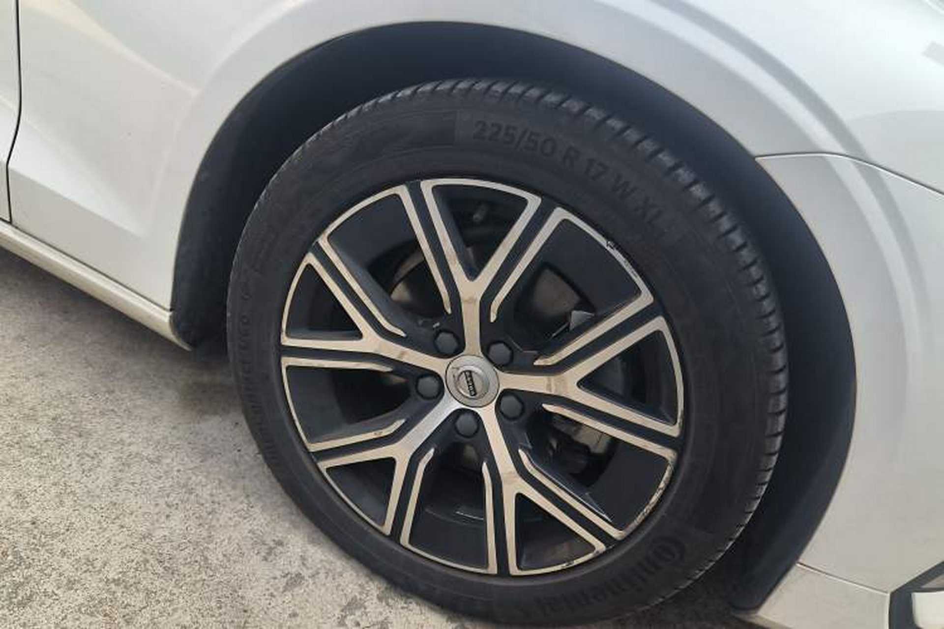 Used Volvo S60 2023 B4 Zhiyi Luxury Edition Right Front Wheel Hub