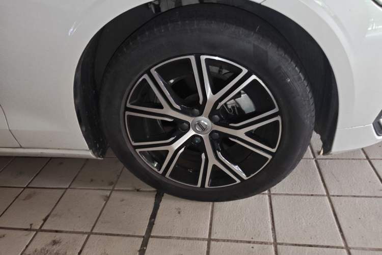 Used Volvo S60 2023 B4 Zhiyi Luxury Edition Right Front Wheel Hub