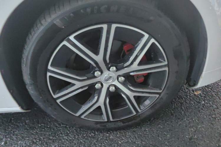 Used Volvo S60 2023 B4 Zhiyi Luxury Edition Right Front Wheel Hub