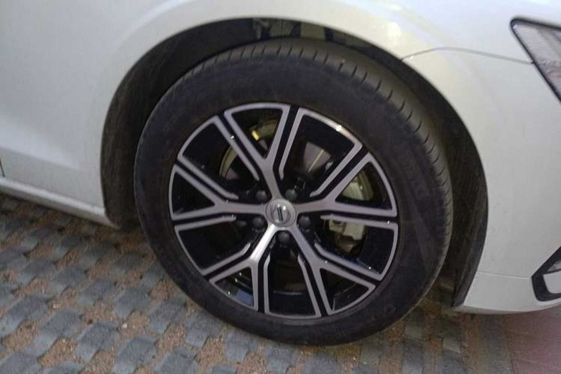 Used Volvo S60 2023 B4 Zhiyi Luxury Edition Right Front Wheel Hub