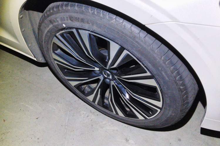 Used Volvo S60 2023 B4 Zhiyuan Luxury Edition Right Front Wheel Hub