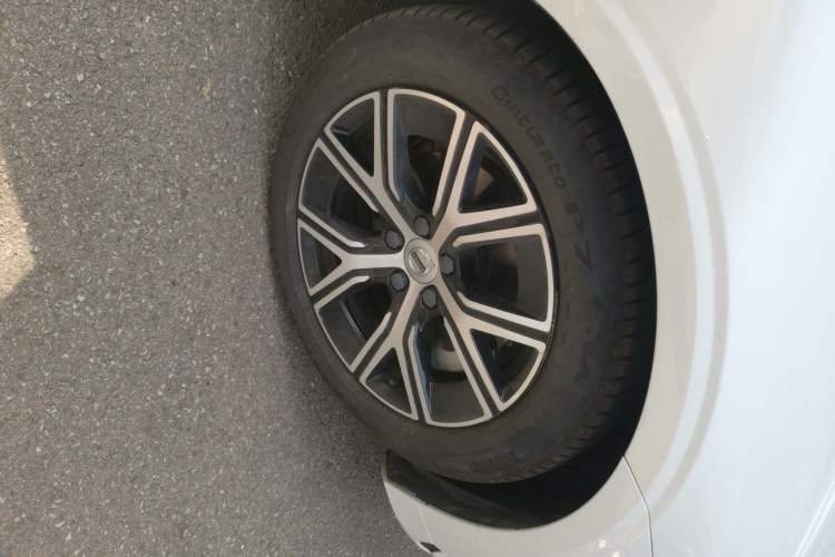 Used Volvo S60 2023 B4 Zhiyi Luxury Edition Right Front Wheel Hub