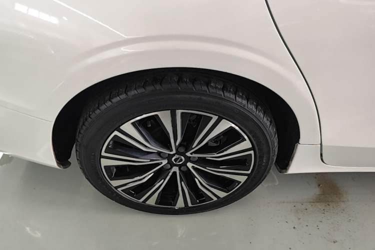 Used Volvo S60 2023 B4 Zhiyuan Luxury Edition Right Rear Wheel Hub