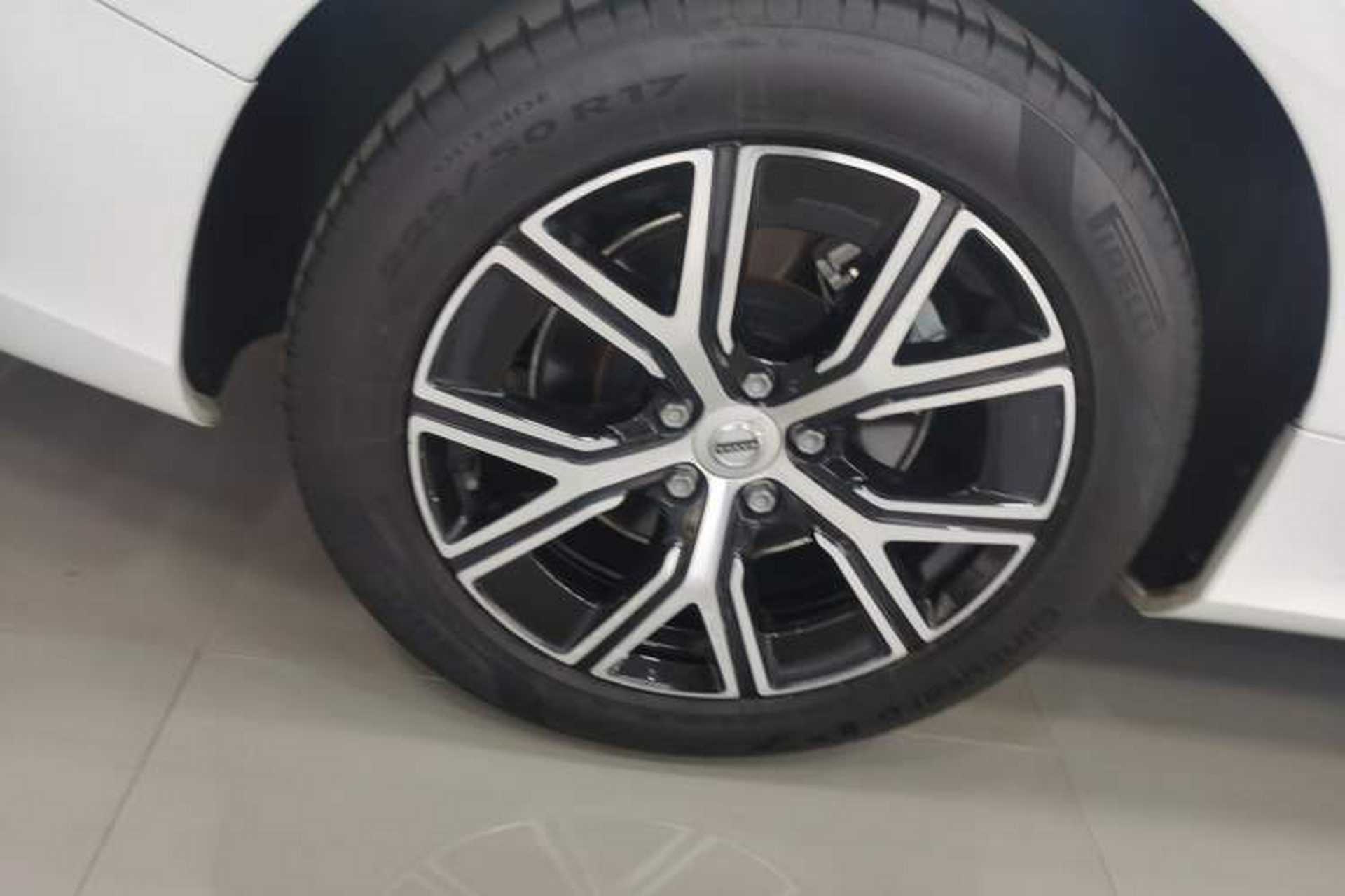 Used Volvo S60 2023 B4 Zhiyi Luxury Edition Right Rear Wheel Hub