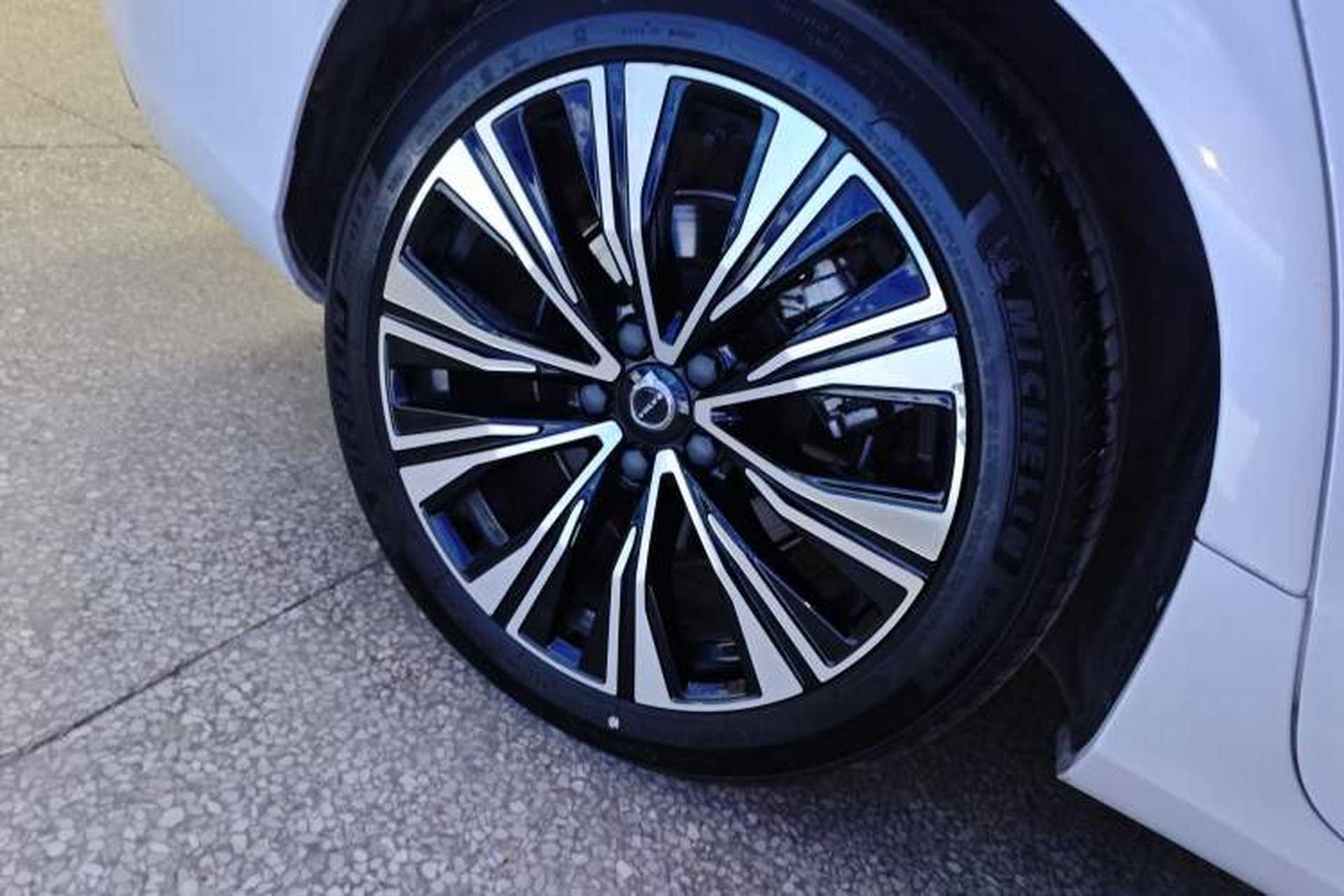 Used Volvo S60 2023 B4 Zhiyuan Luxury Edition Right Rear Wheel Hub