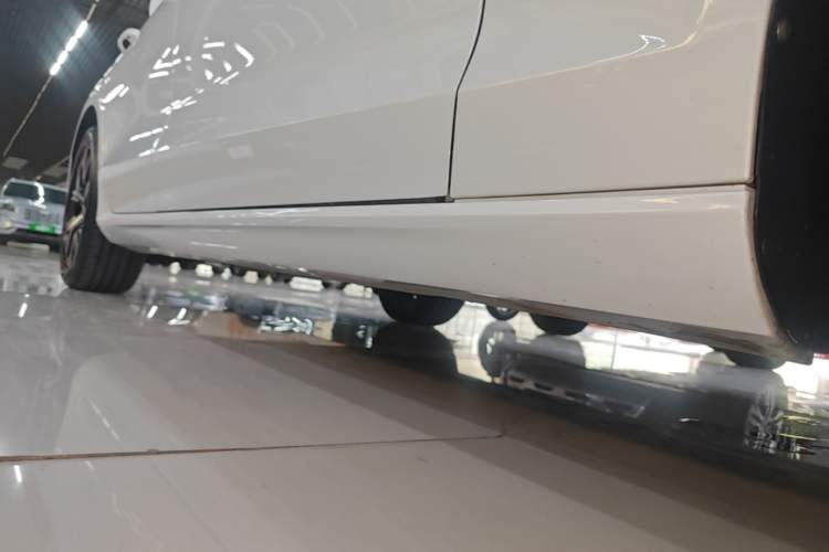 Used Volvo S60 2023 B4 Zhiyi Luxury Edition Right Side Sill