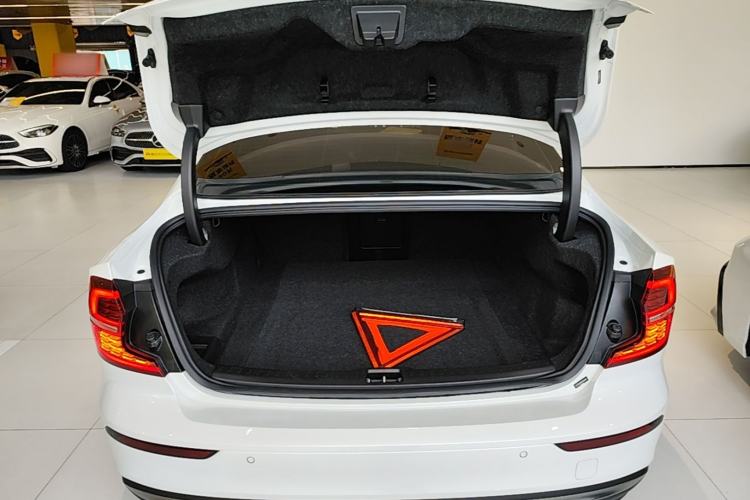 Used Volvo S60 2023 B4 Zhiyi Luxury Edition Trunk