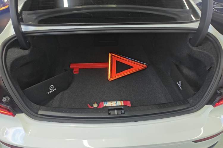 Used Volvo S60 2023 B4 Zhiyi Luxury Edition Trunk