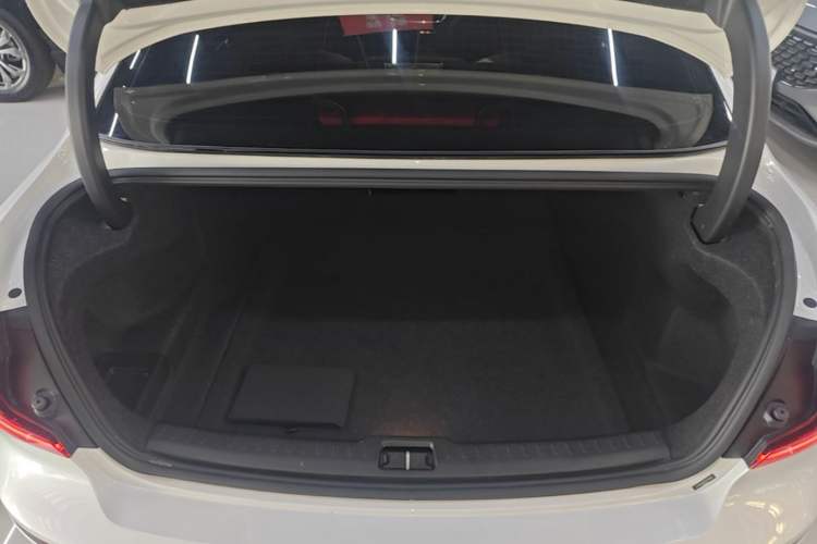 Used Volvo S60 2023 B4 Zhiyi Luxury Edition Trunk
