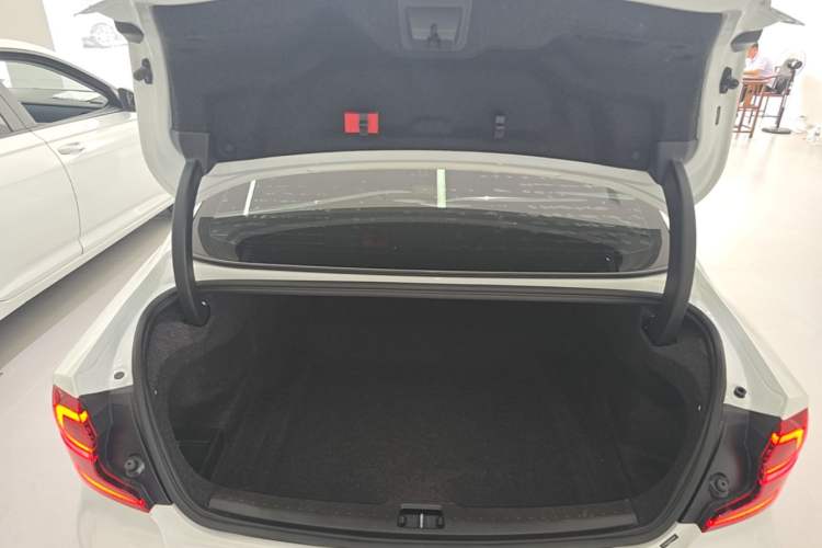 Used Volvo S60 2023 B4 Zhiyuan Luxury Edition Trunk