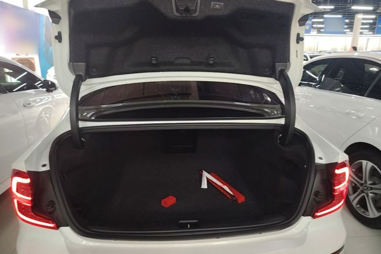 Used Volvo S60 2023 B4 Zhiyi Luxury Edition Trunk