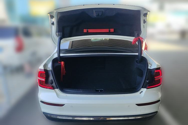Used Volvo S60 2023 B4 Zhiyuan Luxury Edition Trunk