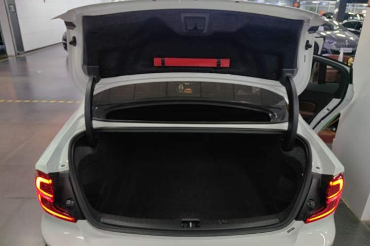 Used Volvo S60 2023 B4 Zhiyuan Luxury Edition Trunk