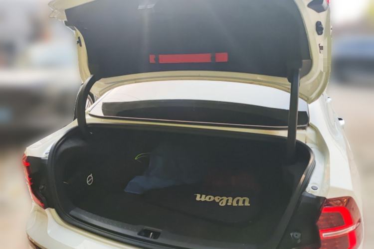 Used Volvo S60 2023 B4 Zhiyuan Luxury Edition Trunk