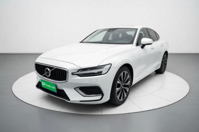 Volvo S60 2023 B4 Zhiyuan Luxury Edition usata