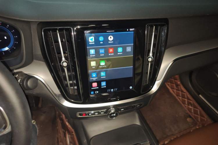 Used Volvo S60 2023 B4 Zhiyi Luxury Edition Audio And AC Panel