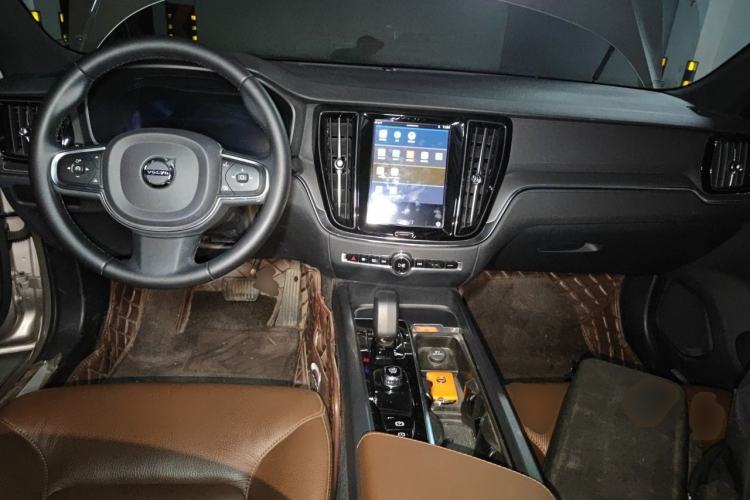 Used Volvo S60 2023 B4 Zhiyi Luxury Edition Center Console