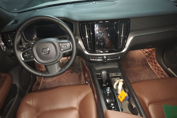 Used Volvo S60 2023 B4 Zhiyi Luxury Edition Center Console