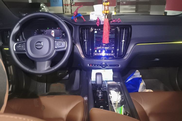Used Volvo S60 2023 B4 Zhiyi Luxury Edition Center Console