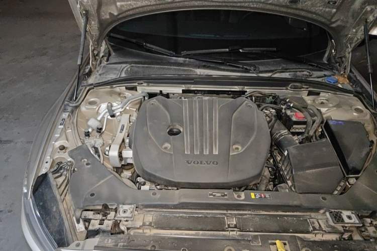 Used Volvo S60 2023 B4 Zhiyi Luxury Edition Engine Bay Right