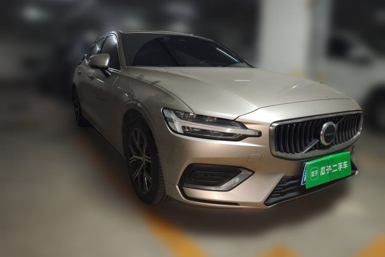 Used Volvo S60 2023 B4 Zhiyi Luxury Edition Front Right 45 Deg
