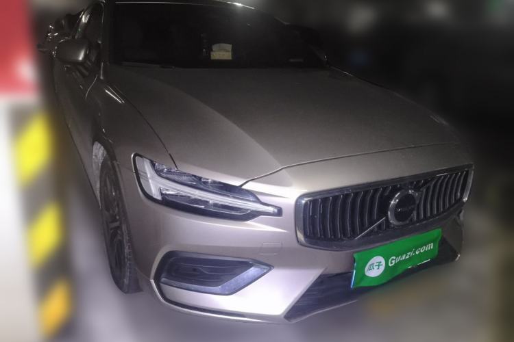 Used Volvo S60 2023 B4 Zhiyi Luxury Edition Front Right 45 Deg