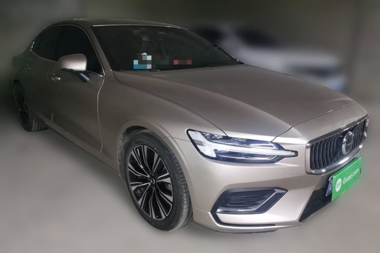 Used Volvo S60 2023 B4 Zhiyi Luxury Edition Front Right 45 Deg