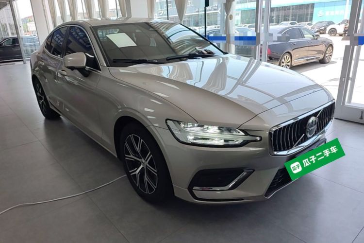 Used Volvo S60 2023 B4 Zhiyi Luxury Edition Front Right 45 Deg