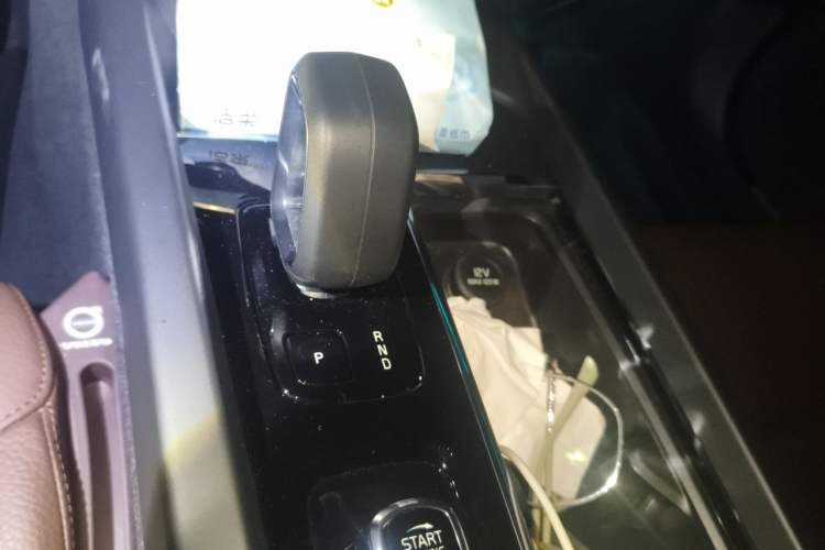 Used Volvo S60 2023 B4 Zhiyi Luxury Edition Gear Lever