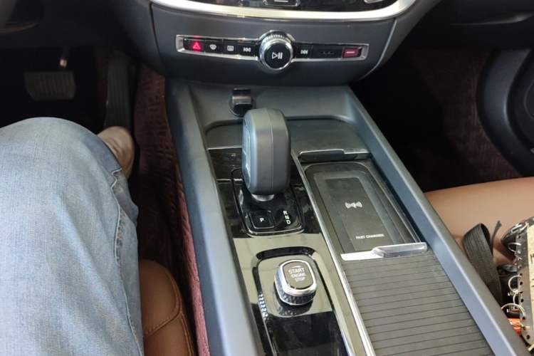 Used Volvo S60 2023 B4 Zhiyi Luxury Edition Gear Lever