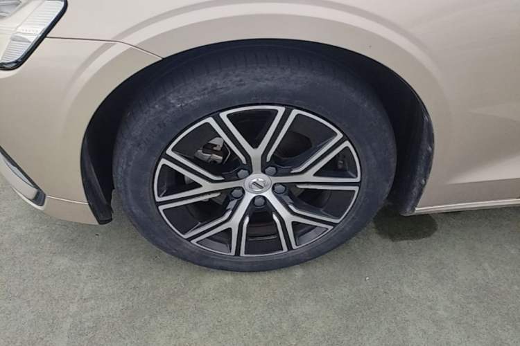 Used Volvo S60 2023 B4 Zhiyi Luxury Edition Left Front Wheel Hub