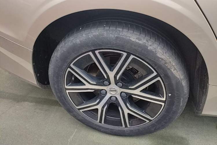 Used Volvo S60 2023 B4 Zhiyi Luxury Edition Right Rear Wheel Hub