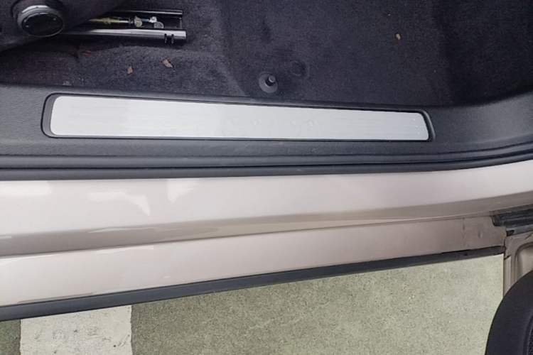 Used Volvo S60 2023 B4 Zhiyi Luxury Edition Right Side Sill