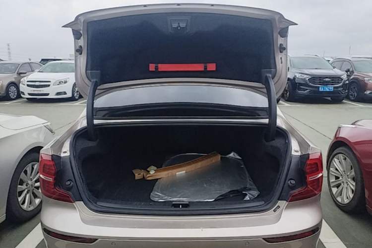 Used Volvo S60 2023 B4 Zhiyi Luxury Edition Trunk