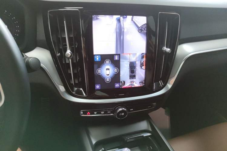 Used Volvo S60 2024 B4 Zhiyi Luxury Edition Audio And AC Panel