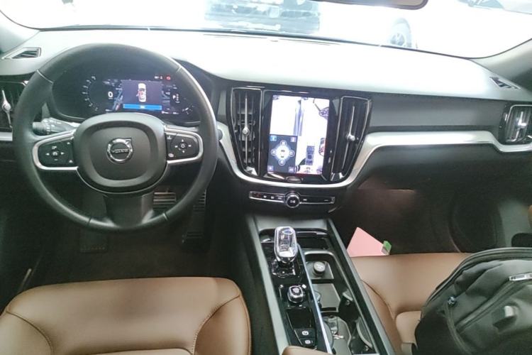 Used Volvo S60 2024 B4 Zhiyi Luxury Edition Center Console