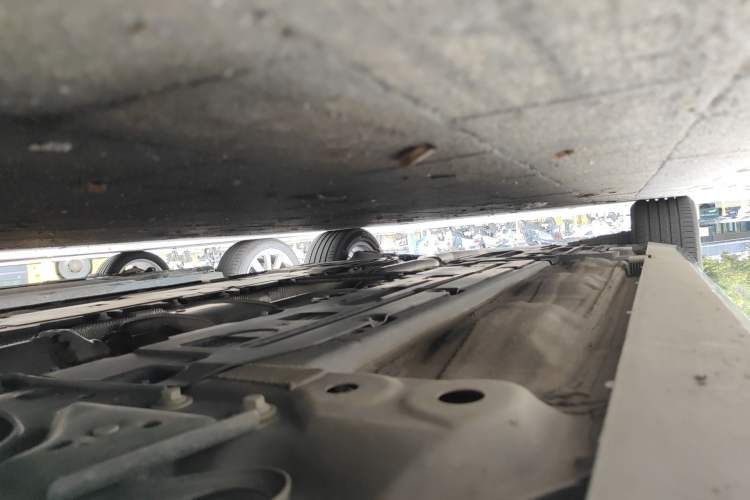 Used Volvo S60 2024 B4 Zhiyi Luxury Edition Chassis Front Right