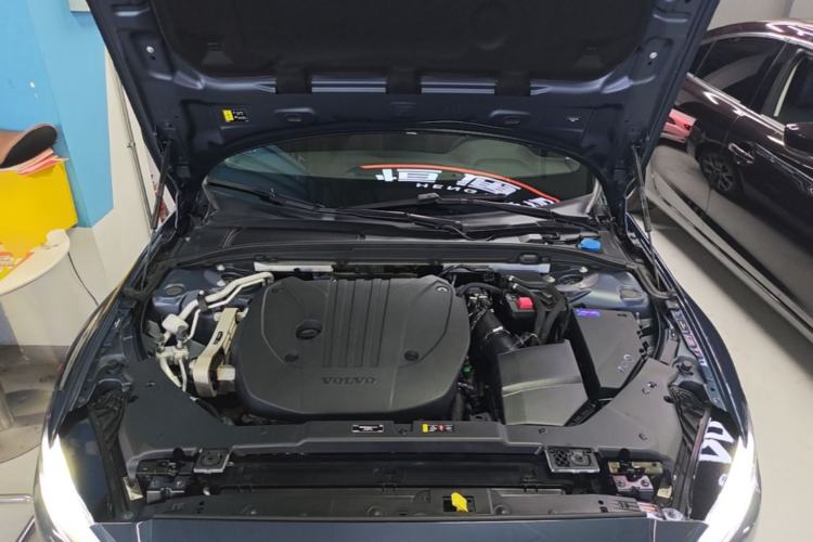 Used Volvo S60 2024 B4 Zhiyi Luxury Edition Engine Bay