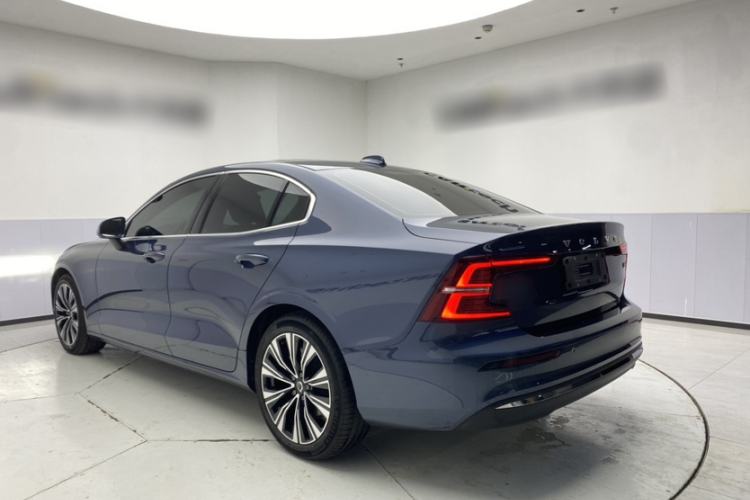 Used Volvo S60 2024 B4 Zhiyuan Luxury Edition Exterior 4