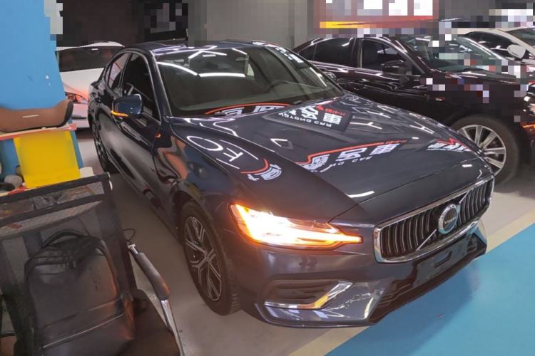 Used Volvo S60 2024 B4 Zhiyi Luxury Edition Front Right 45 Deg