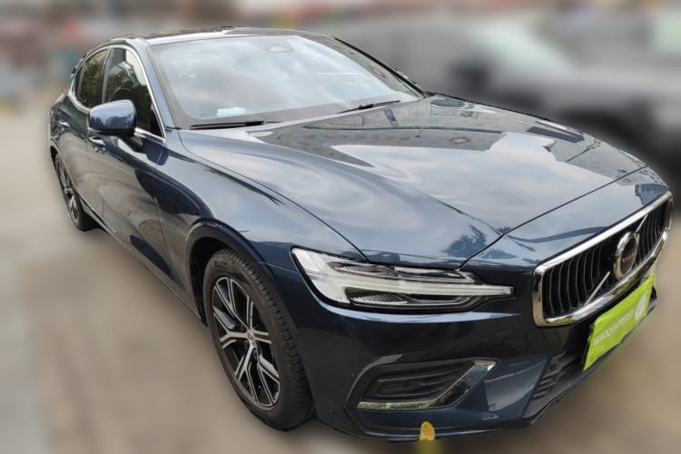 Used Volvo S60 2024 B4 Zhiyi Luxury Edition Front Right 45 Deg